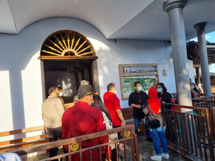 Ahmad Basarah Mengunjungi Gereja Terkena Dampak Gempa di Malang Ahmad Basarah Mengunjungi Gereja Terkena Dampak Gempa di Malang