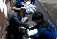 Sudin SDA Kemayoran Kuras Saluran di Gang Mantri IV Jakarta Pusat