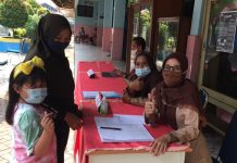 Pandemi, Kepsek SDN Cempaka Putih Barat 03 Pantau Pelaksanaan PPDB