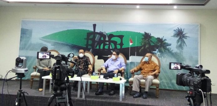 Faisol Riza bersama Eko Cahyono dalam diskusi Dialektika Demokrasi