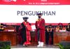 Megawati Soekarnoputri Terima Pengukuhan Honoris Causa dari Rektor Unhan Megawati Soekarnoputri Menerima Gelar dari Rektor Unhan Laksdya TNI Prof. Dr. Amarulla Octavian