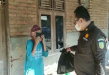 Bantu Masyarakat terdampak Pandemi, Kejari Indramayu Bagikan Sembako
