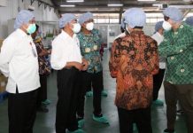 Cek Ketersediaan Obat Covid-19, Menko PMK Datangi PT Interbat