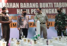 Pemprov DKI Terima Bantuan Tabung Oksigen Hasil Impor Ilegal