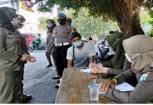 Gelar Operasi Tertib Masker, Kasatpol PP Jakbar Tindak 17 Pelanggar