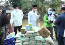 Tinjau Banjir di Kusan Hulu, Bupati Tanah Bumbu Beri Solusi Terbaik