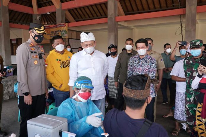 Bambang Soesatyo Tinjau Vaksinasi di Bali Bambang Soesatyo Tinjau Vaksinasi di Bali