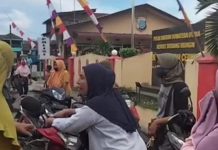 Miris! PPKM Tebang Pilih, Emak-emak di Sergai Gruduk Mapolsek Pantai Cermin