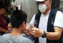 Dekot Pasar Rebo Bagi-bagi Masker di Kelurahan Gedong