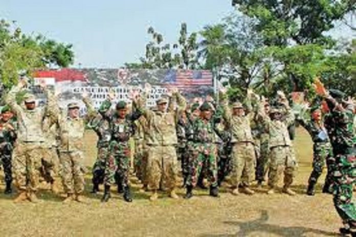 Latihan Militer TNI AD dan US Army Latihan Militer TNI AD dan US Army
