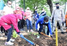 Peringati Hari Ozon Internasional, Walkot Jaktim Tanam 1000 Pohon