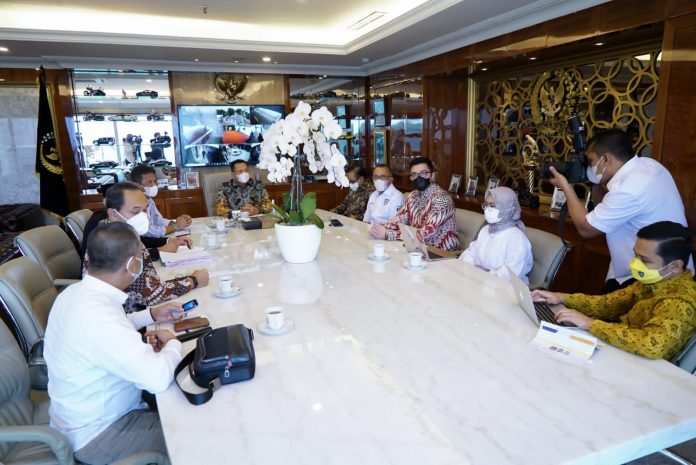 Bambang Soesayo berdialog dengan Walikota Batam Muhammad Rudi