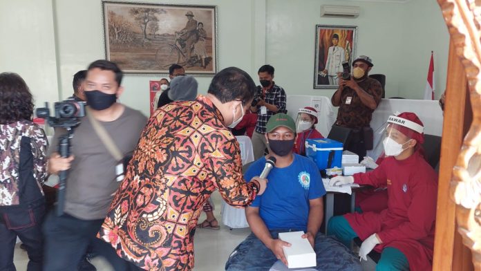 Ahmad Basarah Selenggarakan Vaksinasi Tahap ke-2 Ahmad Basarah Selenggarakan Vaksinasi Tahap ke-2