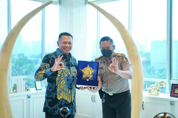 Bambang Soesatyo bersama Inspektur Jenderal Polisi Rokhmad Sunanto Bambang Soesatyo bersama Inspektur Jenderal Polisi Rokhmad Sunanto