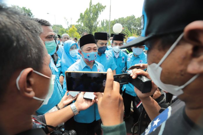 Anis Matta Usai Berziarah ke Makam Bung Tomo