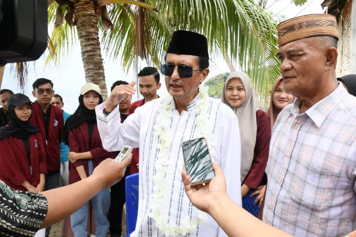 Fadel Muhammad bersama Mahasiswa Gorontalo