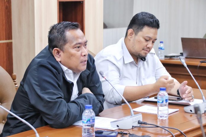 Kepala Bagian Pemberitaan dan Hubungan Antarlembaga Biro Humas dan Sistem Informasi Setjen MPR Indro Gutomo Menerima Perwakilan Guru dari Bengkulu