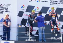 Ketua Umum IMI Serahkan Trophy Juara Dunia Moto2 di Pertamina MotoGP Mandalika