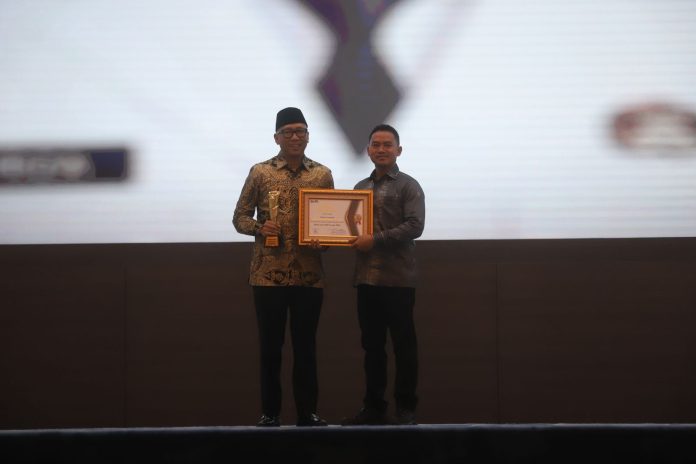 Gubernur Lampung, Rahmat Mirzani Djausal Menerima KWP Award 2026