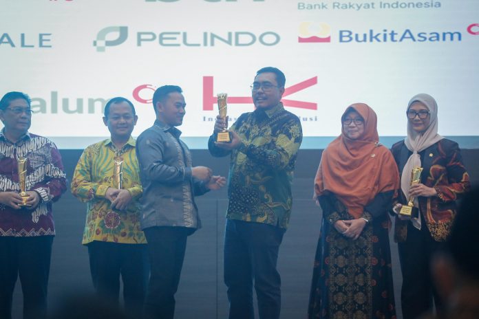 IMG-20260417-WA00Ketua Fraksi PKB DPR Jazilul Fawaid Menerima KWP Award 202607 Ketua Fraksi PKB DPR Jazilul Fawaid Menerima KWP Award 2026