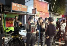 Dalam Rangka Patroli KRYD dan Razia Stasioner, Tim Patroli Perintis Jaga Jakarta Amankan Dua Remaja di duga Menyimpan Senjata Tajam