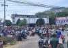 Tolak Latihan Tempur Marinir, Ratusan Warga Lekok Blokir Jalur Pantura Pasuruan