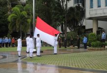 Wali Kota Jakut Gelar Upacara Pengibaran Bendera Merah Putih