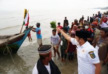 Wabup Sergai Hadiri Acara Jamu Laut di Pantai Cermin