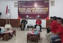Sambangi Kantor KPUD, Ketua DPC PDIP Indramayu Ajukan 50 Bacaleg 2024