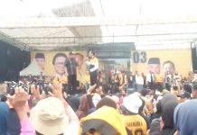 HUT Partai Hanura ke-17 OSO Bagikan Hadiah Kepada Warga Indramayu