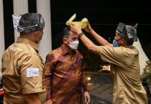 SMSI Anugerahi Gubernur Kepri ‘Sahabat Pers Indonesia’