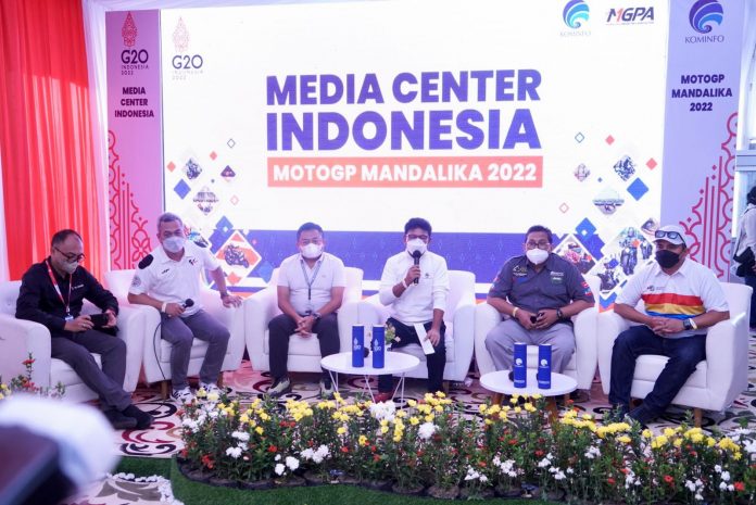 Jhonny G Plate Berdiskusi dengan Media Peliput di Moto GP Mandalika