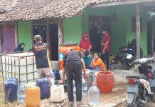 Dua Desa di Karawang Kekeringan, BPBD Salurkan Air Bersih