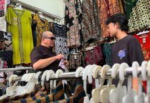 Sambangi UMKM di Tuban, DPD Dorong Daerah Permudah Akses Pembiayaan LaNyalla Shooping di UMKM Tuban