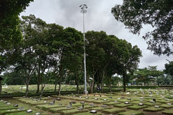Lampu TPU Srengseng Sawah