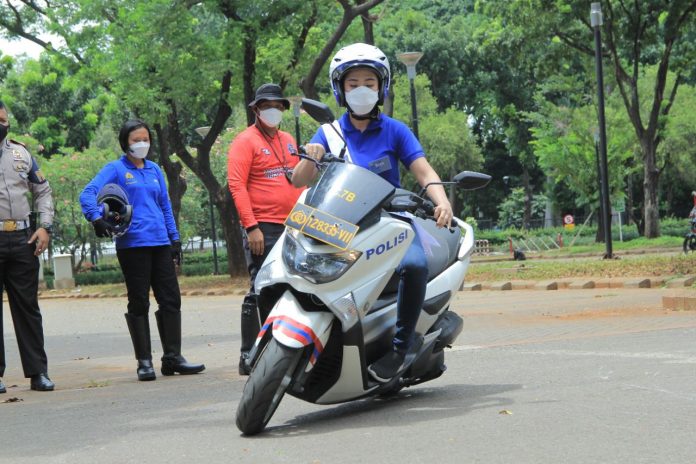 Miss IMI Mencoba Test Drive