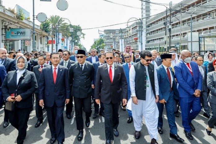 Pimpinan MPR Bersama Para Delegasi