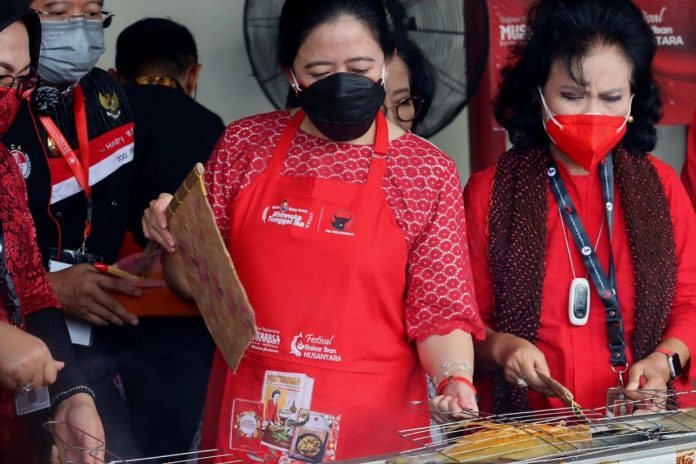 Puan Bakar Ikan dalam Gelar Festival Bakar Ikan Nusantara