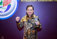 Luruskan Kepala BAPPENAS, Sekjen MPR Harap Tidak Ada Pihak Memperkeruh Situasi Sesjen MPR Ma’ruf Cahyono Terima Penghargaan dari Menkumham