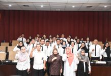PNS Harus Mampu Menjadi Perekat dan Pemersatu Bangsa Siti Fauziah bersama PNS MPR