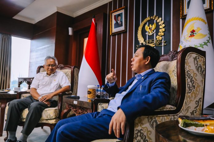 Sultan B Najamudin bersama Menteri Ristek Dikti Satryo Soemantri Brodjonegoro Sultan B Najamudin bersama Menteri Ristek Dikti Satryo Soemantri Brodjonegoro