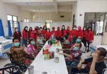 Laksanakan Arahan Ketua DPR, PIA F-PDIP Salurkan Bantuan Natal 2021