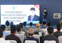 Serahkan Secara Simbolis Bantuan RST dari Kemensos, MPR Harap Bermanfaat untuk Rakyat Membutuhkan Yandri Susanto Serahkan RTS Kemensos ke Warga Serang