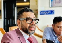 Filep Wamafma Dorong Program Pendidikan Pusat Lebih Merata di Papua Barat